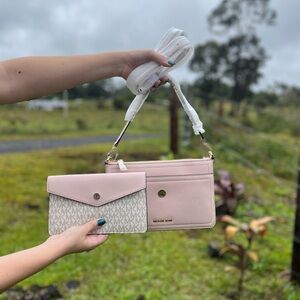 NWT Michael Kors Maisie Powder Blush 3in1 zip Crossbody Bag